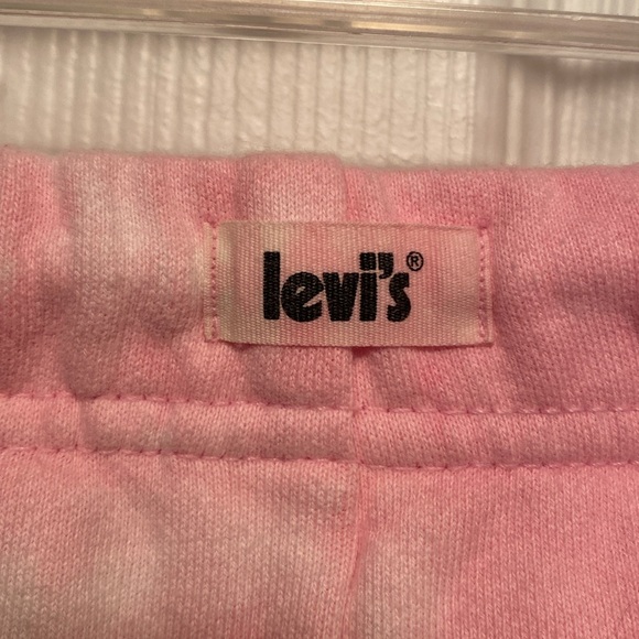 Brand New Levi’s Pink Tie-Dye Shorts…size S - Picture 3 of 6